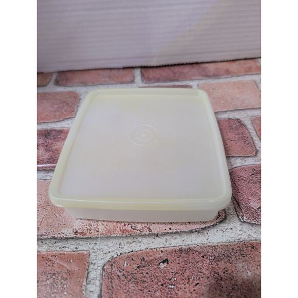 Vintage TUPPERWARE Clear Plastic Sandwich Container With Lids #670-29 #670-31 - Picture 2 of 7